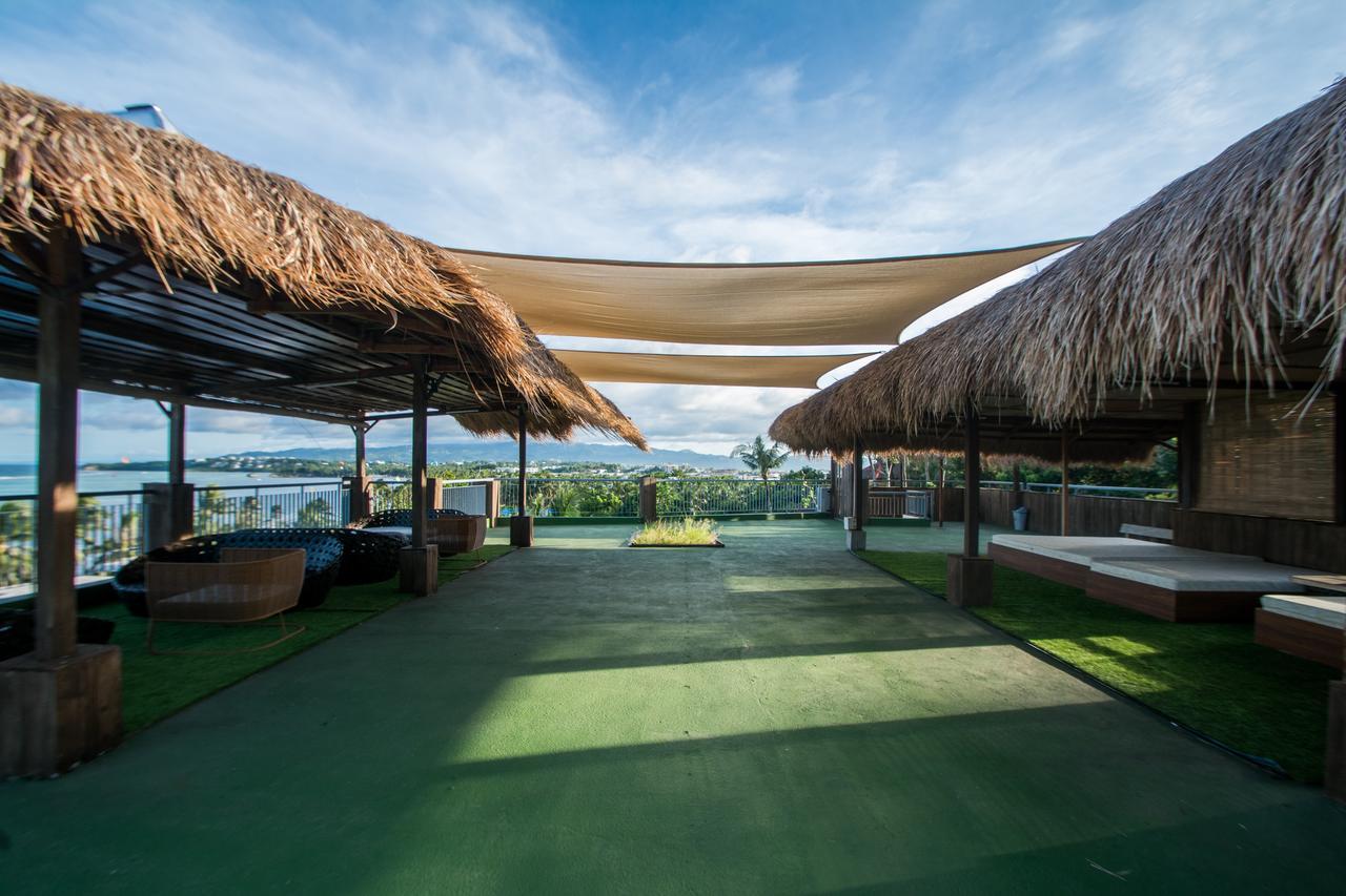 Luxeview Hotel Balabag  Exterior photo