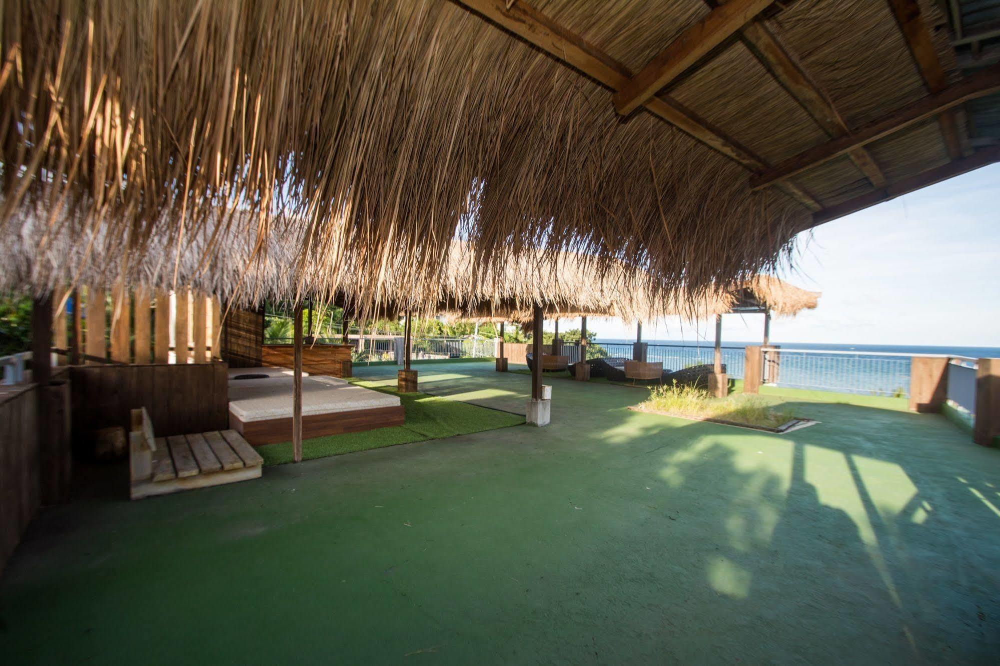 Luxeview Hotel Balabag  Exterior photo